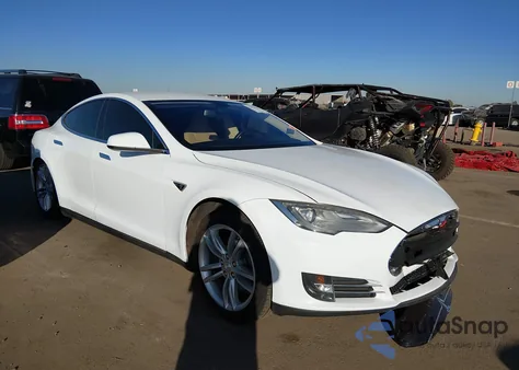 2013 Tesla Model S z USA, uszkodzony, nr VIN 5YJSA1CN9DFP05258